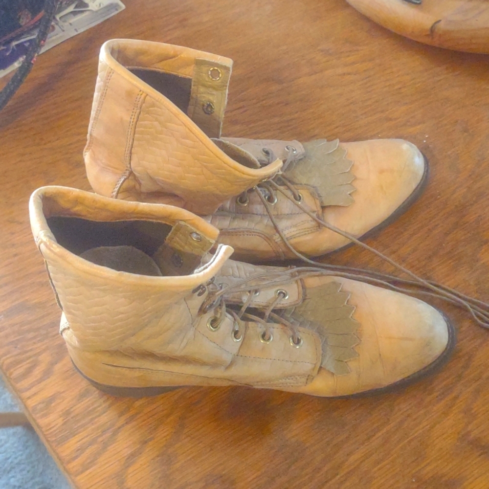 Sze 9 Lace Up Boots